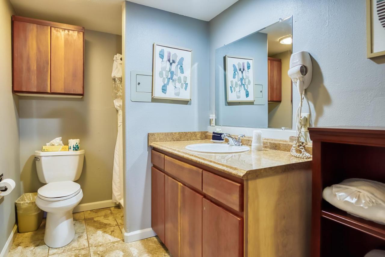 Queen Room with Kitchen