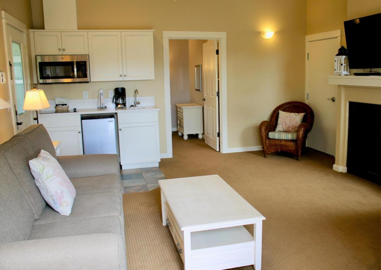 King Suite with Sofabed, 2nd Floor, Non - Pet,1229553788:JPEG