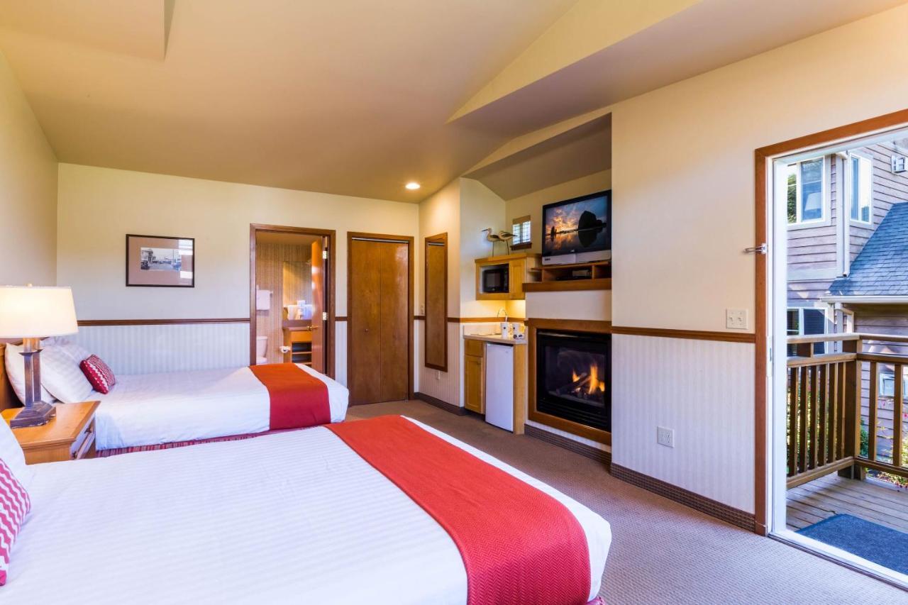 Classic Double Queen Room, 1st Floor, Non - Pet
