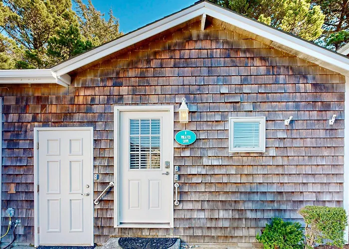 Beaches Inn | Pirates Cove Cabana 8 Cannon Beach