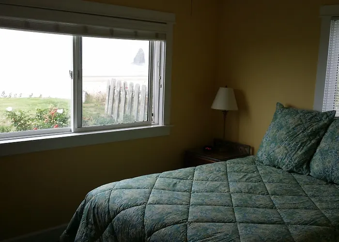 Sea Sprite At Haystack Rock Hotel Cannon Beach